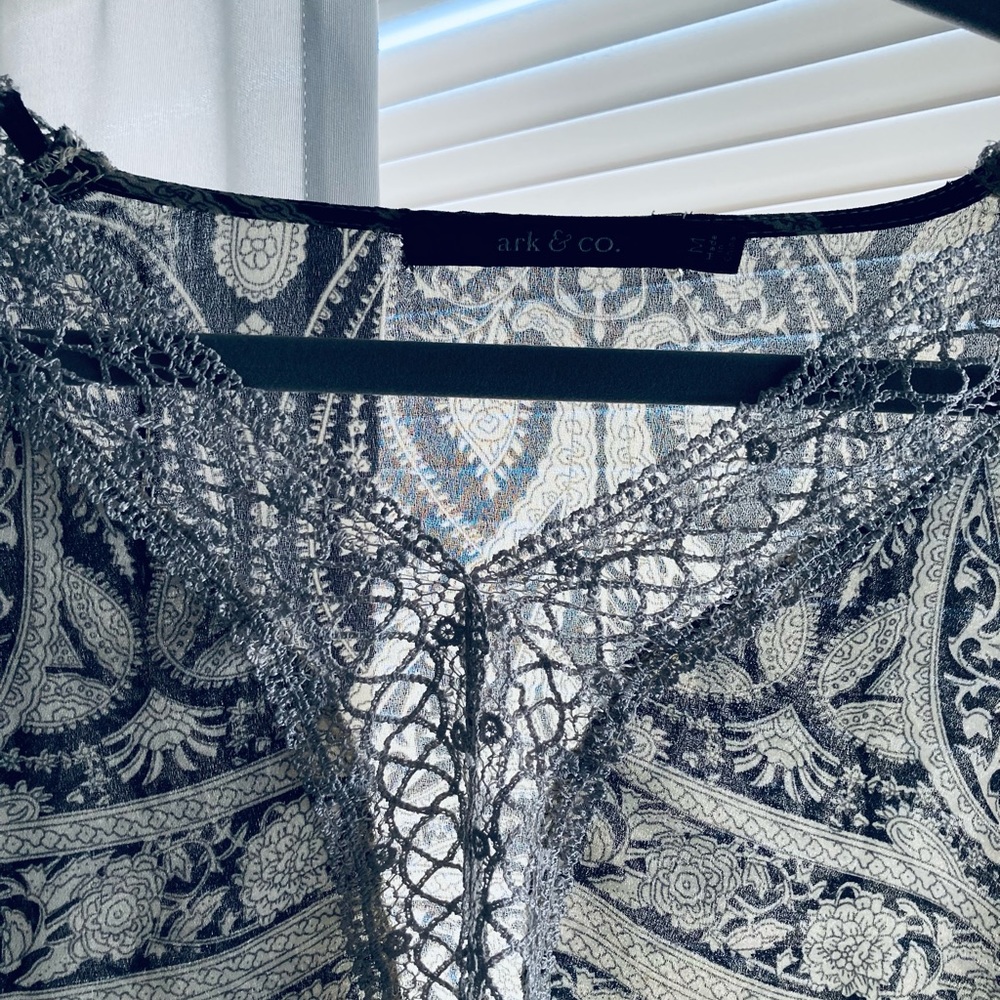 Gorgeous Gray and Black Top - Picture 6 of 6